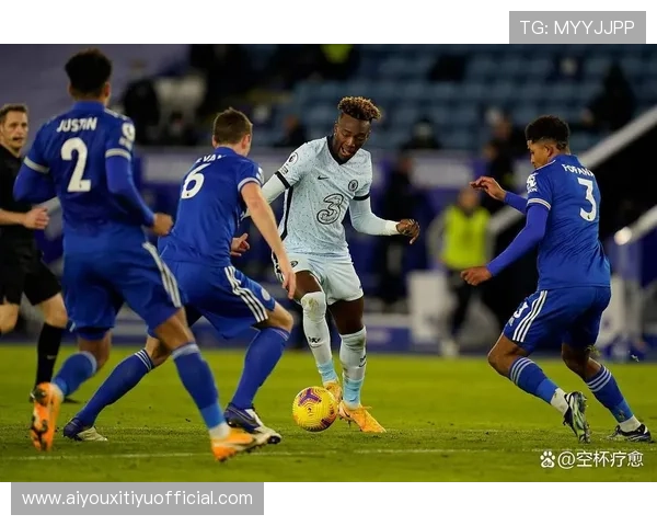 切尔西三球完胜诺丁汉森林却连遭红牌警示球队纪律危机